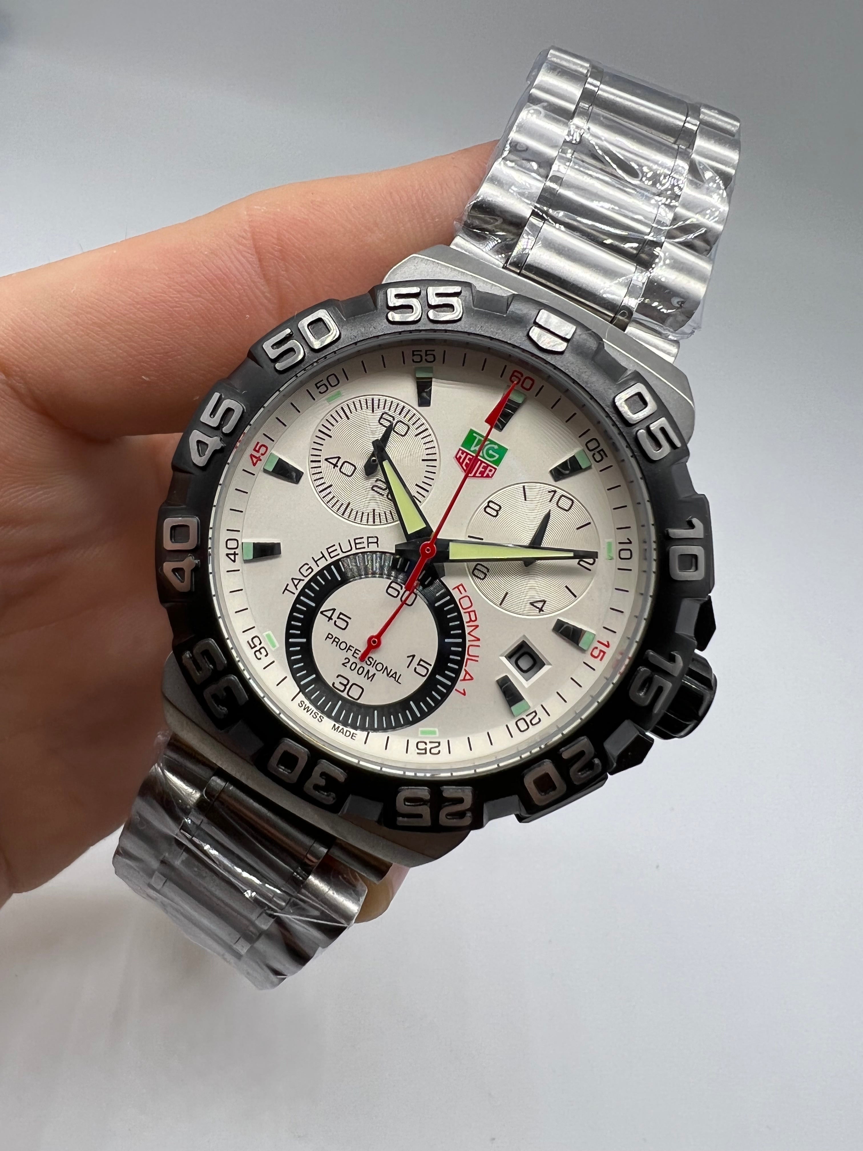 TAG Heuer Formula 1 Chronograph en branco e preto — Tag Heuer