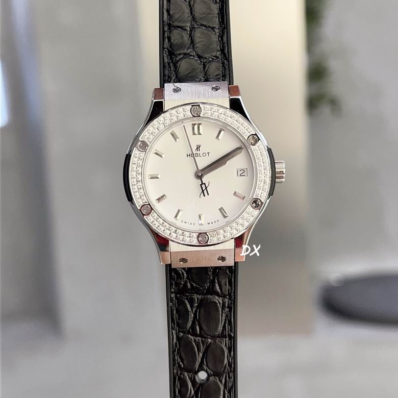 Hublot Classic Fusion 33mm Diamonds – Ref. 581.OX.1180.LR.1104 — Hublot