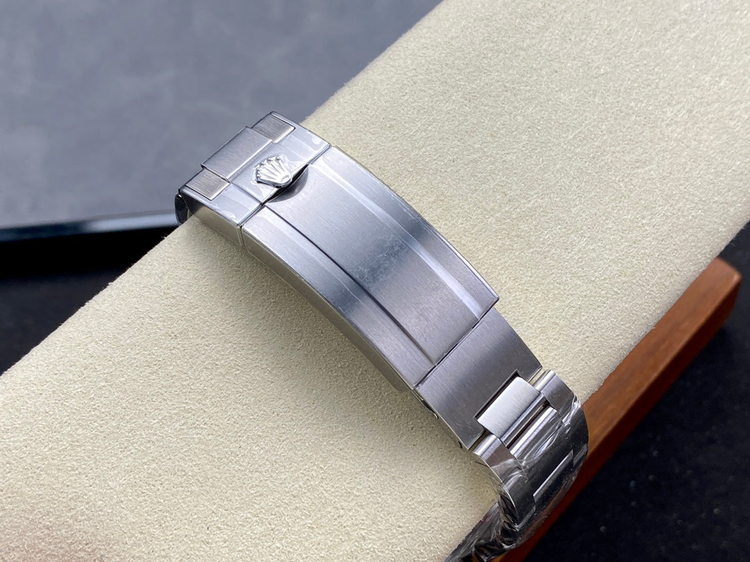 Rolex Sea-Dweller Ref. 126600 — Rolex