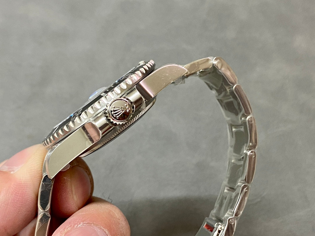 Rolex Submariner Date — Rolex