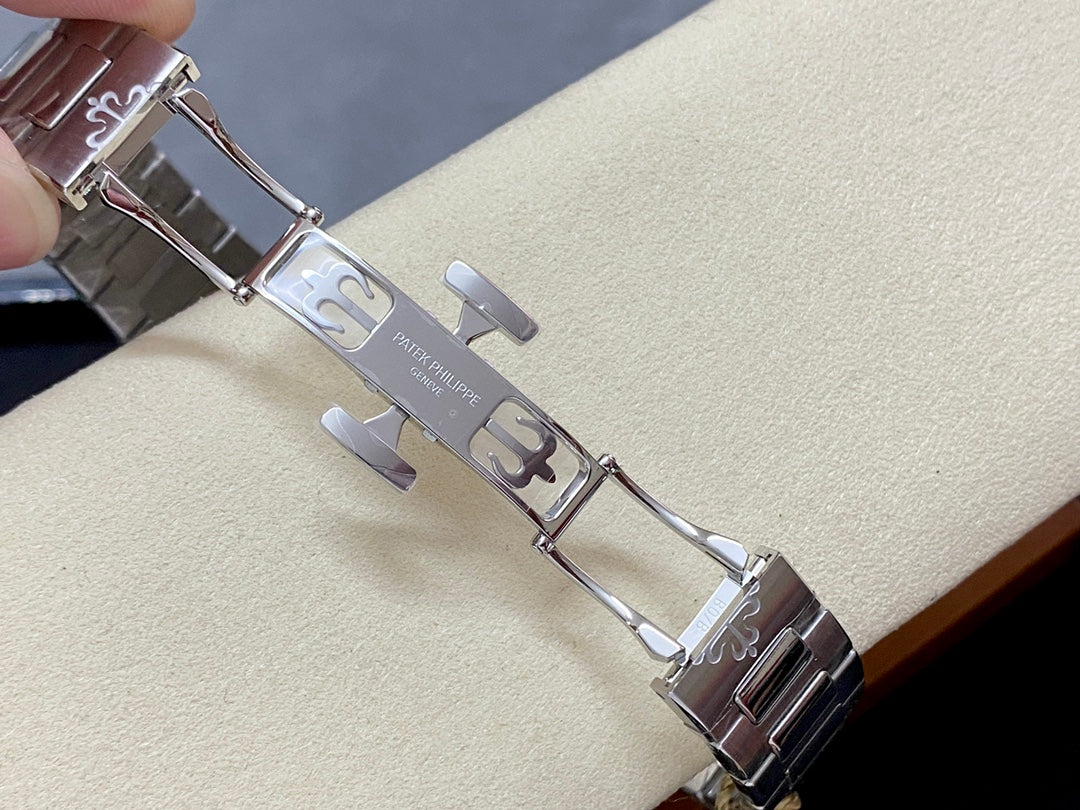Patek Philippe Nautilus Ref. 7118/1A-010 — Patek Philippe