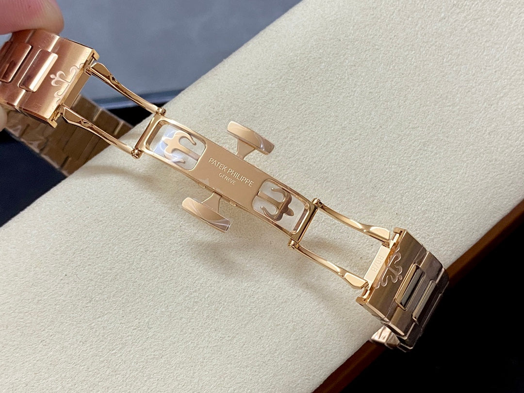 Patek Philippe Nautilus Ref. 7118/1R-010 — Patek Philippe