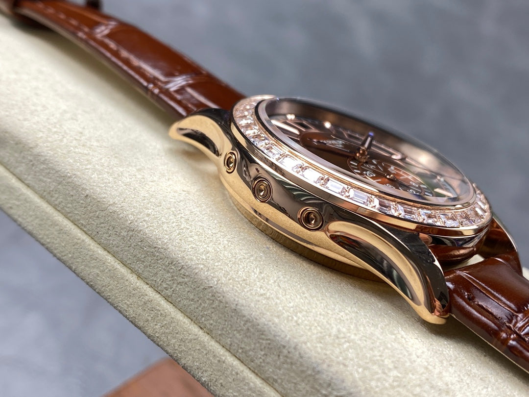 Patek Philippe World Time Chronograph Ref. 5930R-001 (versão personalizada com bisel engastado) — Patek Philippe