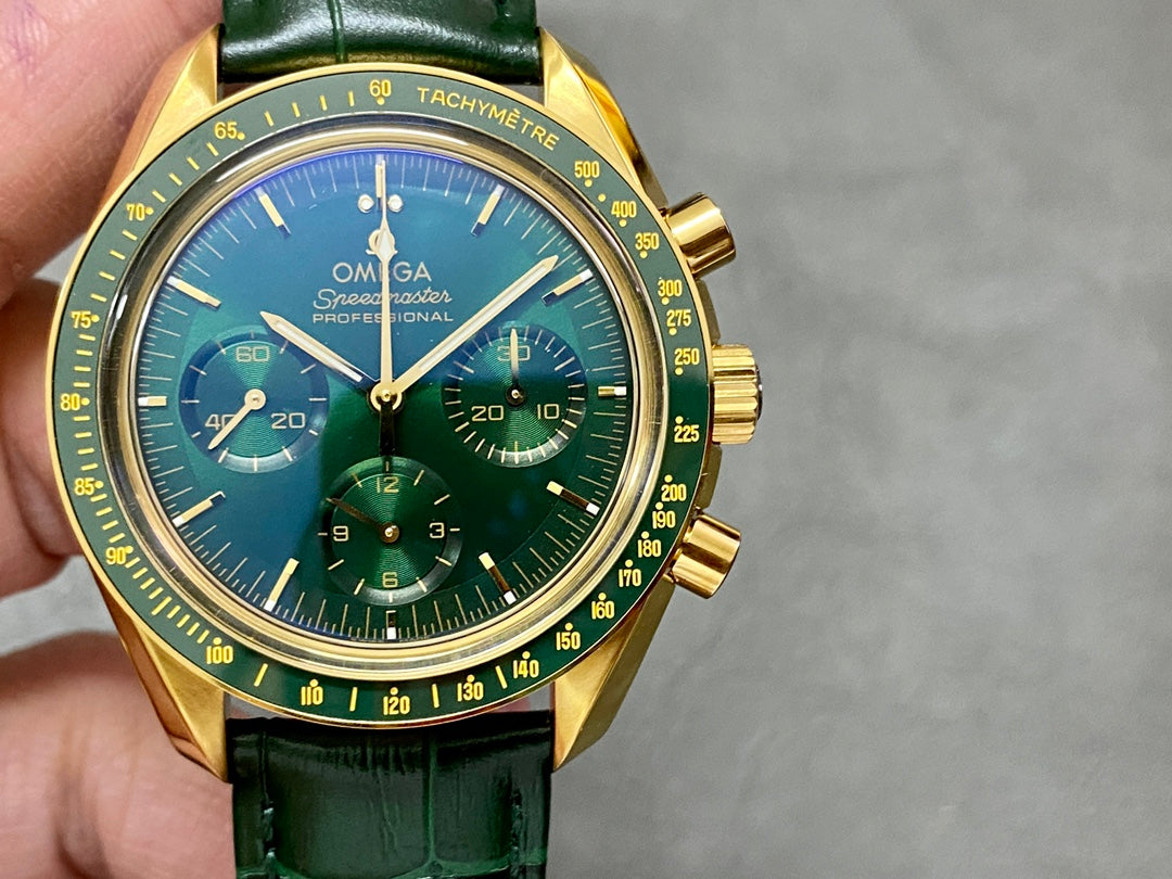 Omega Speedmaster Professional Moonwatch 18K Gold Green Dial (Edição Especial)