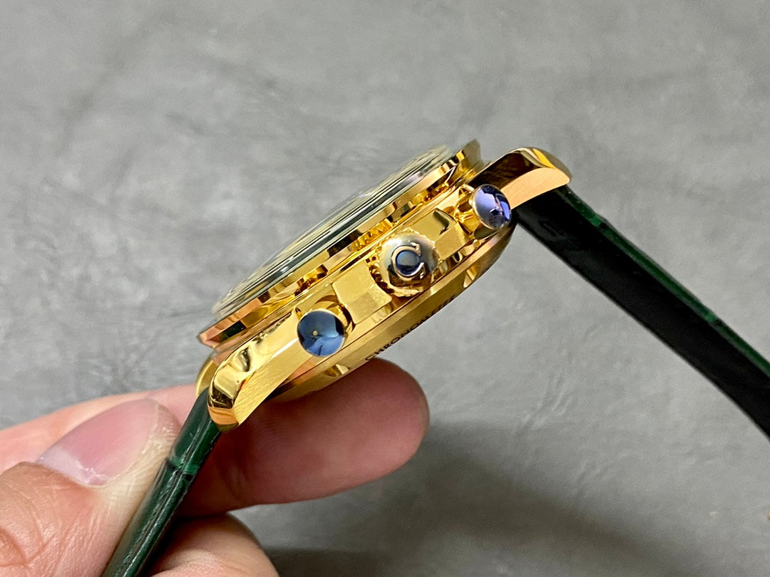 Omega Speedmaster Professional Moonwatch 18K Gold Green Dial (Edição Especial) — Omega