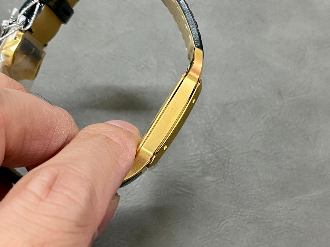 Cartier Santos Dumont Large Model Ref. WSSA0021 (versão ouro amarillo) — Cartier