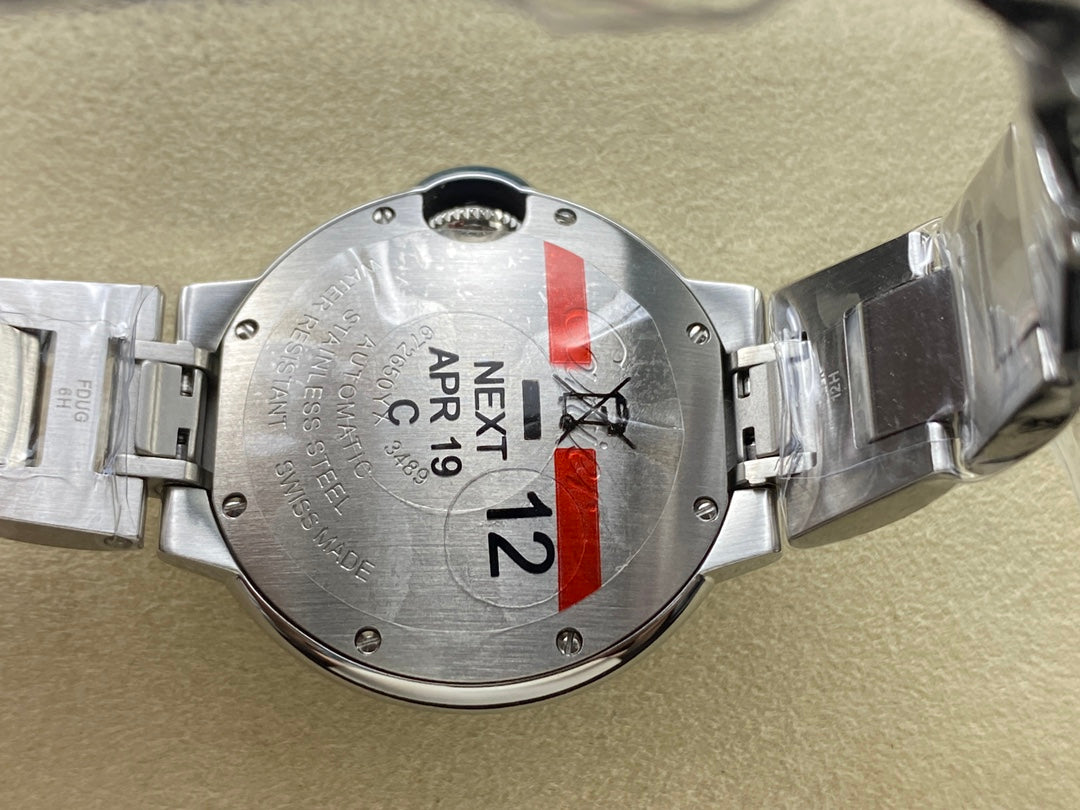 Cartier Ballon Bleu de Cartier 33mm Automatic com bisel de diamantes (aço) — Cartier