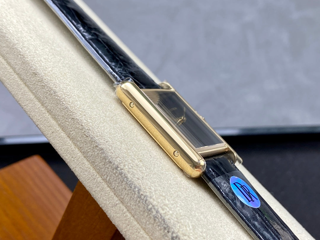 Cartier Tank Must — Cartier