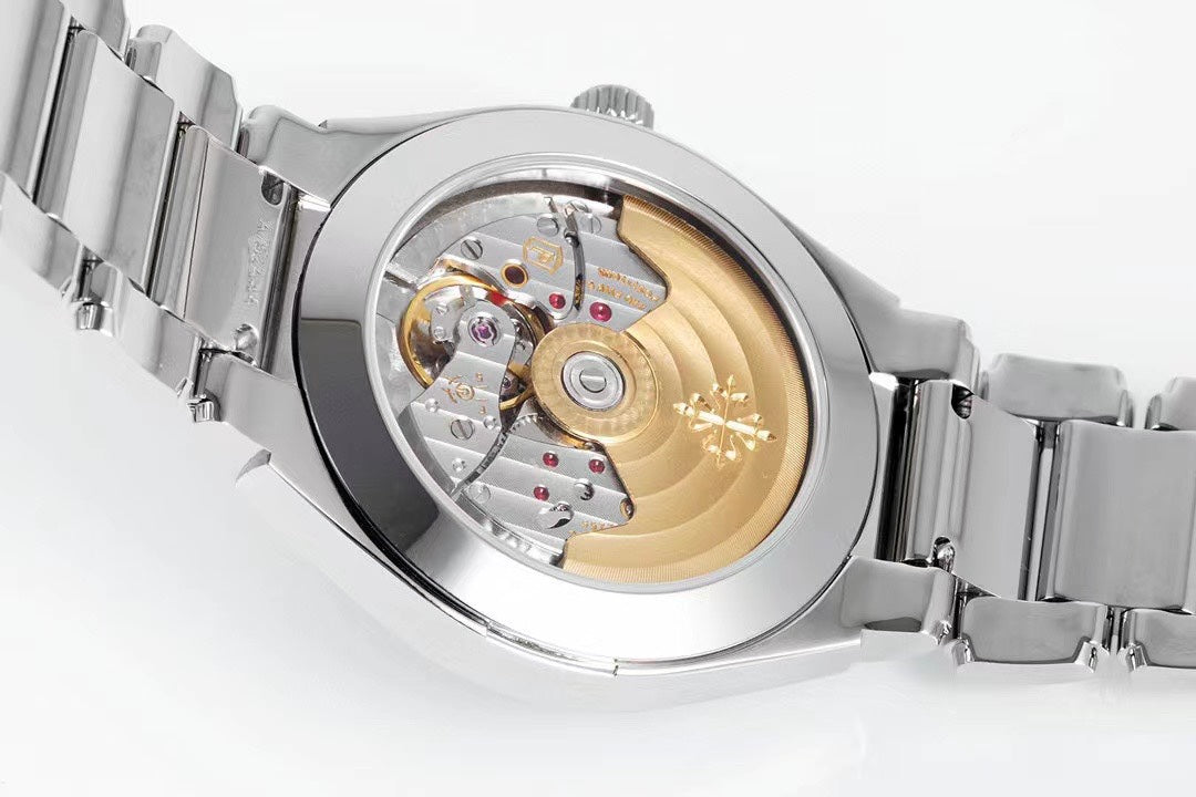 Patek Philippe Nautilus 7118/1200A — Patek Philippe