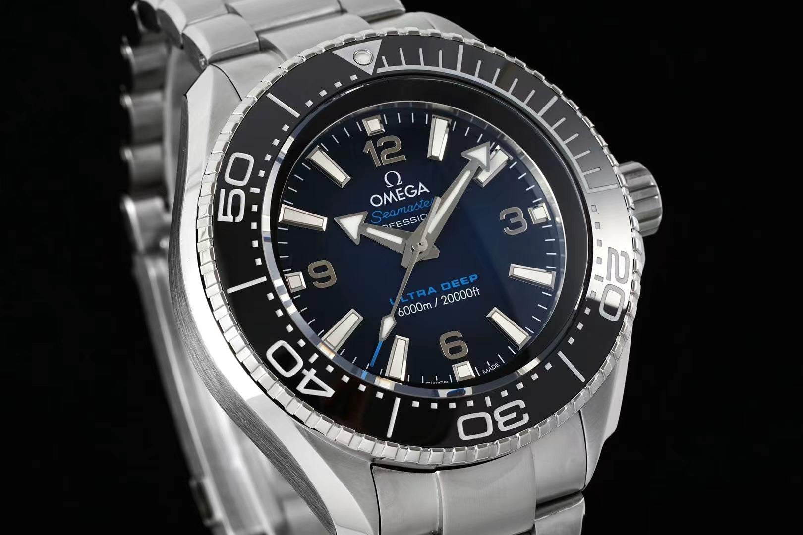 Omega Seamaster Planet Ocean Ultra Deep (Versão mostrador azul degradé) — Omega