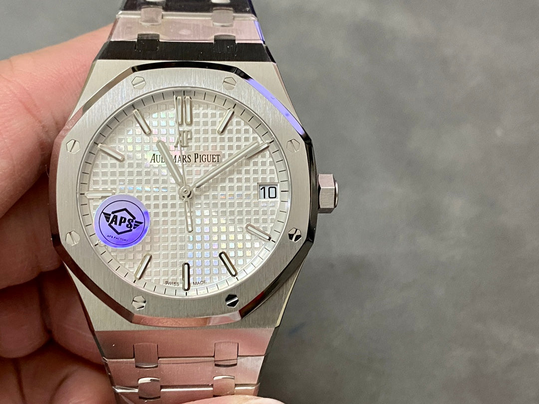 Audemars Piguet Royal Oak Selfwinding – “Silver / White Dial”