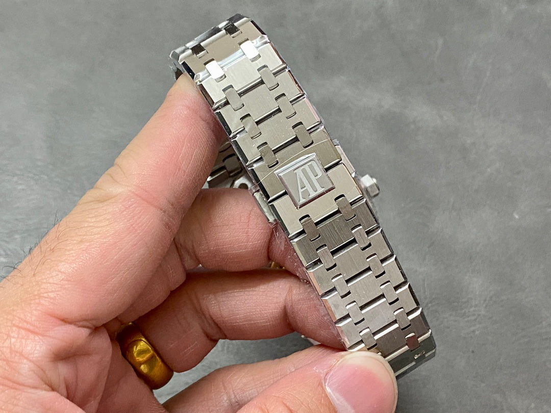 Audemars Piguet Royal Oak Selfwinding – “Silver / White Dial” — Audemars Piguet