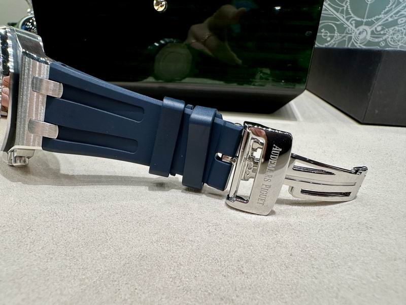 Audemars Piguet Royal Oak Offshore Chronograph – Aço com Diamantes e Mostrador azul — Audemars Piguet