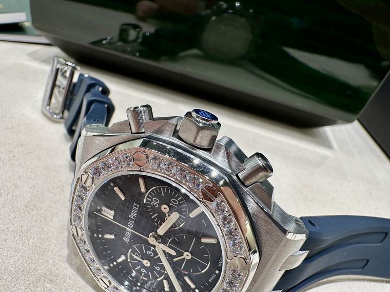 Audemars Piguet Royal Oak Offshore Chronograph – Aço com Diamantes e Mostrador azul — Audemars Piguet