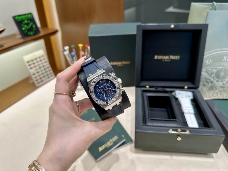Audemars Piguet Royal Oak Offshore Chronograph – Aço com Diamantes e Mostrador azul — Audemars Piguet