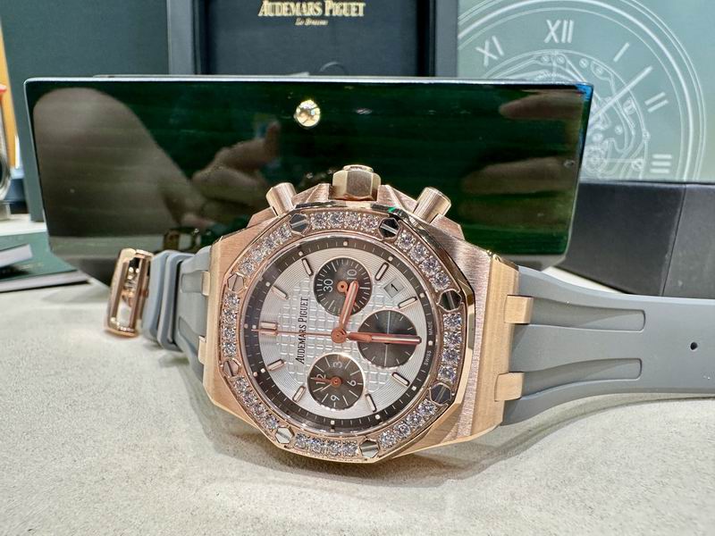 Audemars Piguet Royal Oak Offshore Chronograph – Aço com Diamantes e Mostrador branco